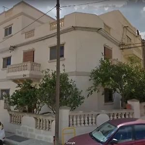 https://corner-townhouse-1km-from-university.hotelssaintjulians.com